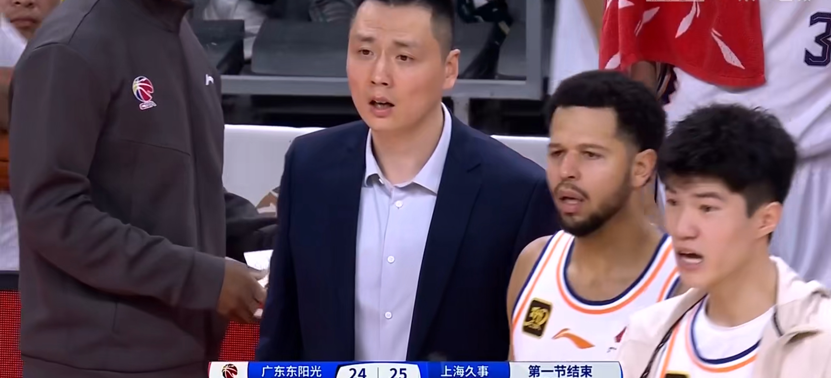一场经典对决，球队以微弱优势获得胜利