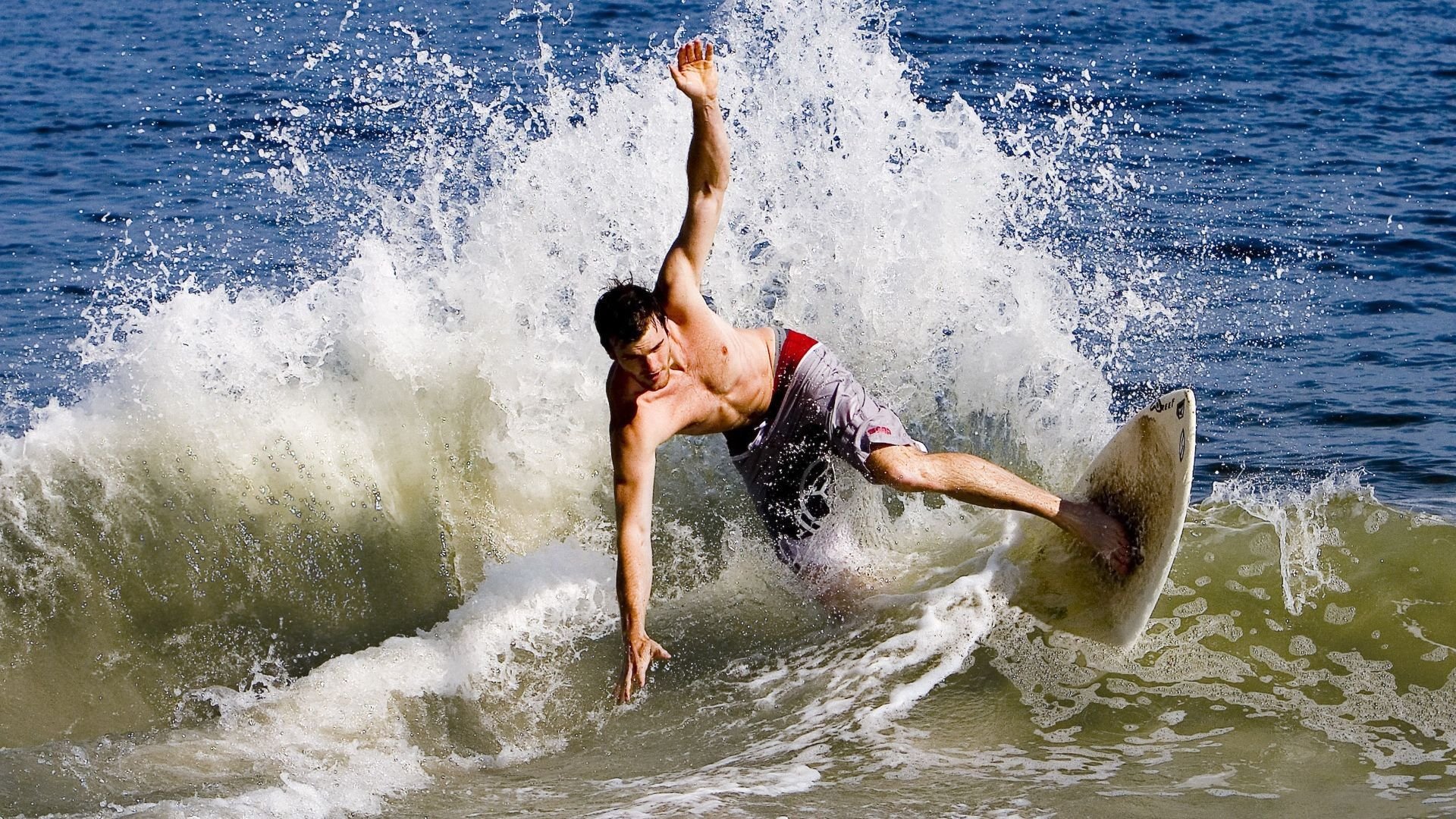 胡金秋手感滚烫,带领AC米兰惊险AC米兰,赛后一句话霸气侧漏(重庆市区管道侧漏公司电话)